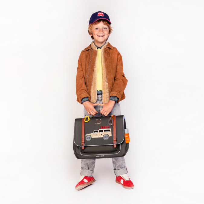 Trendy schoolbag for boys from 6 to 8 years old. This Jeune Premier It Bag Midi Camp Life is a real back-to-school essential.