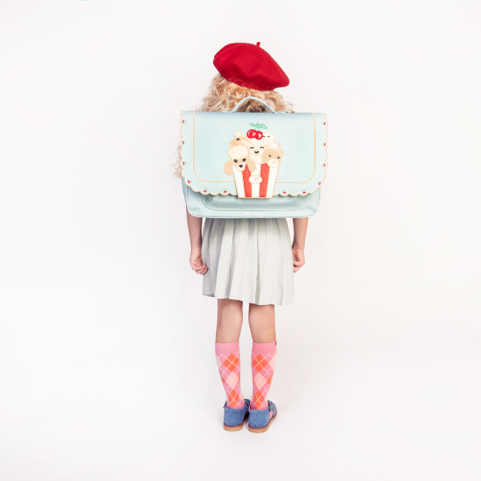 Trendy schoolbag for children from 6 to 8 years old. This Jeune Premier It Bag Midi Popcorn is a real back-to-school essential.