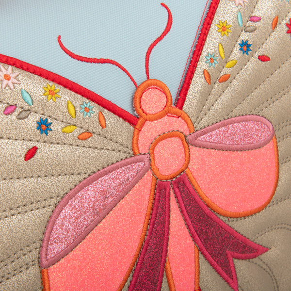 Trendy schoolbag for children from 6 to 8 years old. The bags were inspired by the leather school bags from the old days but with all the modern functionalities that make them timeless classics.