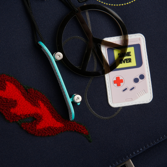 Discover the Ergomaxx, the most ergonomic backpack in the world for boys aged 6 to 10. The Mr. Gadget design full of cool gadgets is a Jeune Premier bestseller for boys.