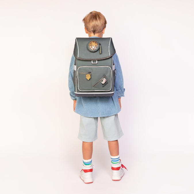 Discover the Ergomaxx, the most ergonomic and durable backpack in the world for boys aged 6 to 10. The khaki Big Five design is a bestseller for boys.