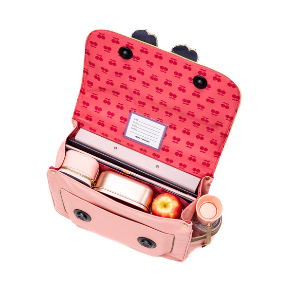 Trendy schoolbag for children from 6 to 8 years old. This midi “it-bag” is a real back-to-school essential.