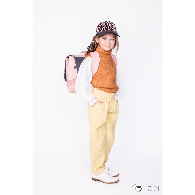 Check out the Jeune Premier bestseller: the It Bag Midi Cherry Pompon schoolbag is a true back-to-school essential for boys and girls from 6 years old.