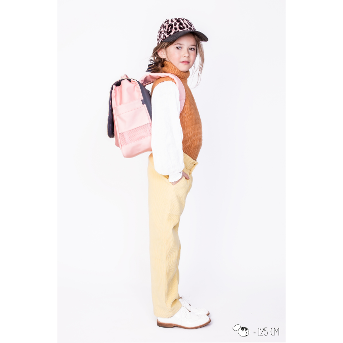 Check out the Jeune Premier bestseller: the It Bag Midi Cherry Pompon schoolbag is a true back-to-school essential for boys and girls from 6 years old.