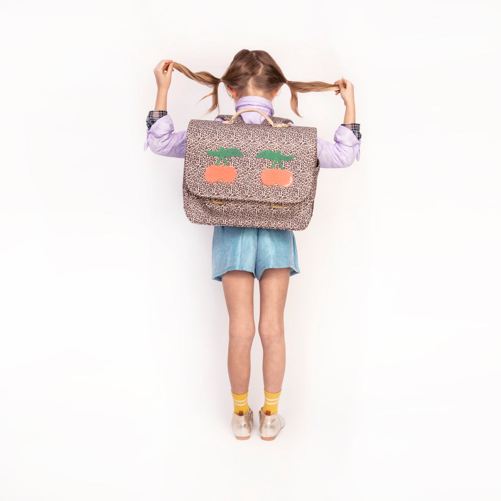 The It Bag Midi schoolbag is a true back-to-school essential. The Leopard Cherry design is a Jeune Premier bestseller for girls from the first year of primary school onwards.