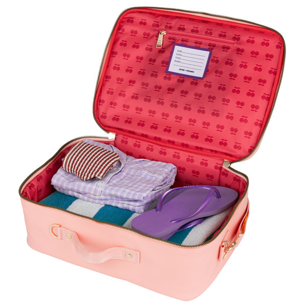 A trendy back-and-forth suitcase for kids of all ages. This suitcase grows with you through every stage of life—perfect for baby clothes, sleepovers, and later, storing your favorite toys!