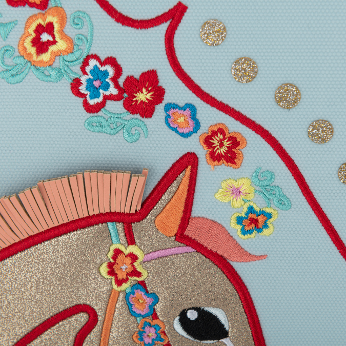 Check out the Jeune Premier bestseller: the It Bag Midi schoolbag, a true back-to-school essential. This high quality schoolbag with a beautiful Cavalerie Florale design is ideal for girls aged 6 to 8 years.