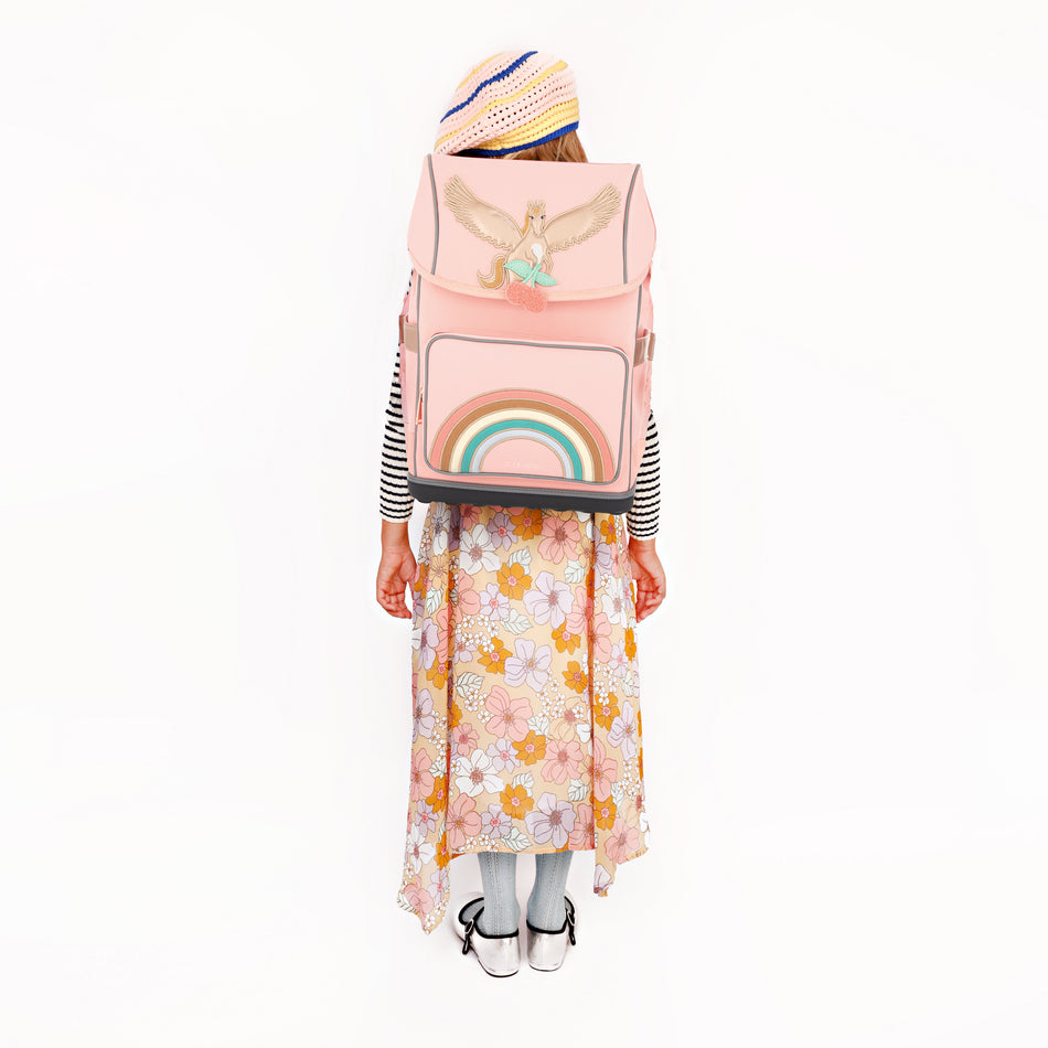 Discover the Ergomaxx, the most ergonomic and durable backpack in the world for girls aged 6 to 10. The Pegasus print is ideal for rainbow and unicorn lovers.